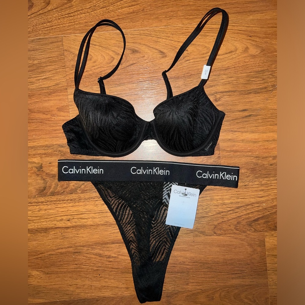 NWT 32B / Small Thong Lace Set
